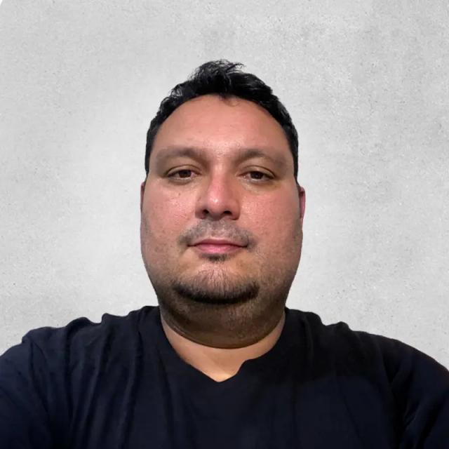 Foto do professor Bruno Novaes Araújo